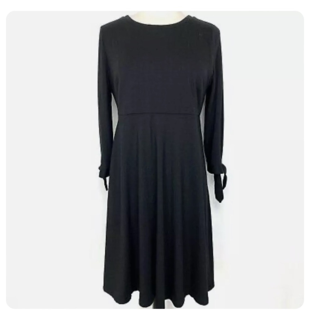 Maternity Dress  by Ann Taylor Loft with 3/4 sleeves with ties. Black Size 4.